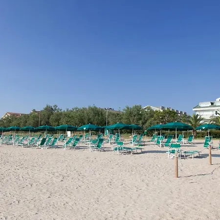 Ambasciatori 4* Pineto