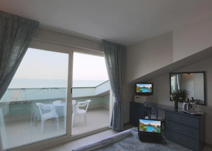 Ambasciatori 4* Pineto